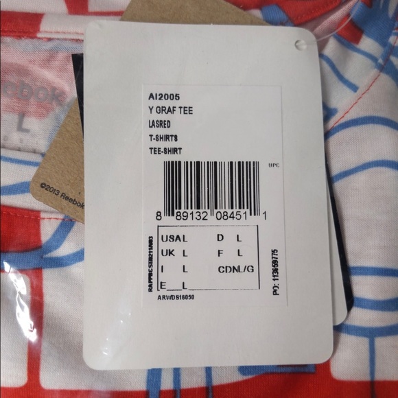 🎅🏻 3/$50 2x 👯♀️Host Pick⚡️Reebok Graffiti Yoga Crop Tee - Picture 5 of 7